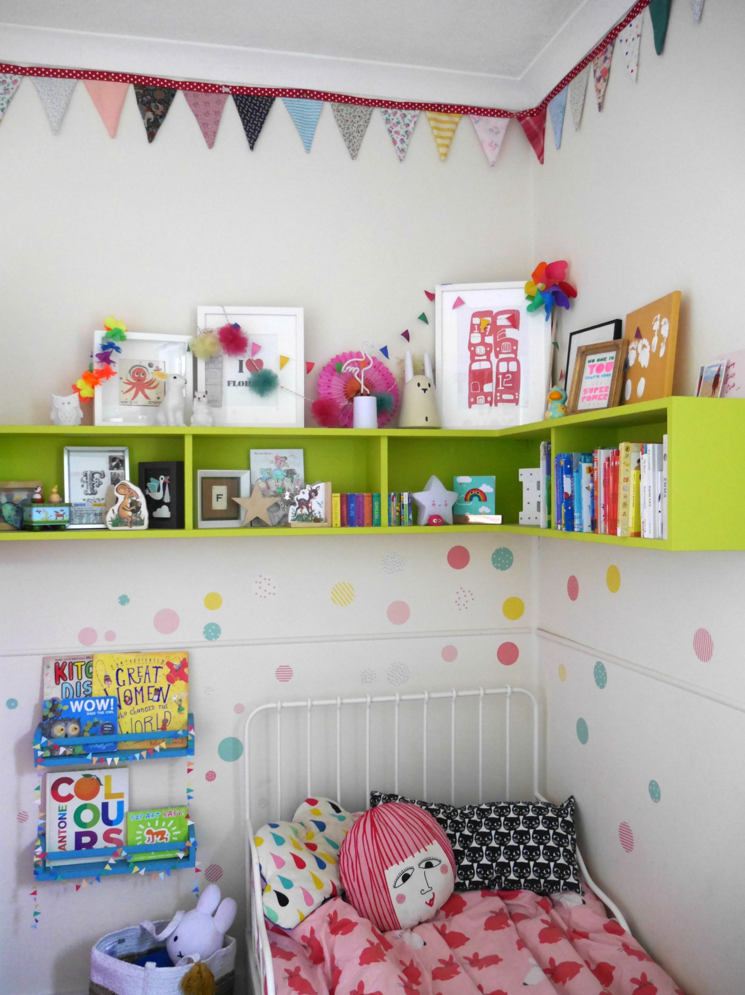 childrens bedroom bookshelves